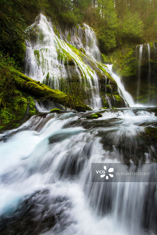 黑豹溪瀑布图片素材