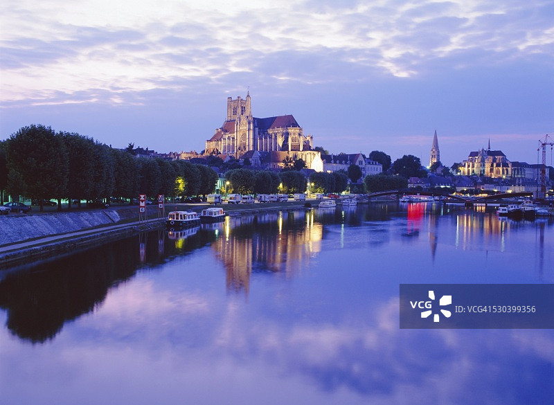 法国欧塞尔的圣史蒂芬大教堂和圣日耳曼修道院图片素材