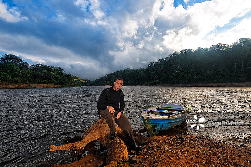 在印度特卡迪佩里亚尔湖的自画像图片素材