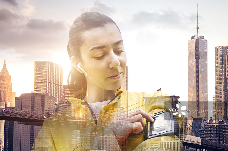 年轻女人在纽约跑步图片素材