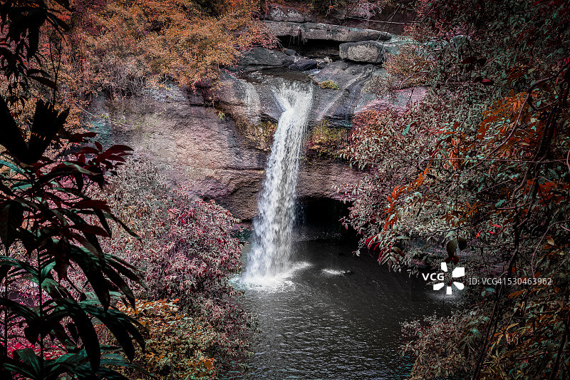 秋天的爱侣湾瀑布图片素材