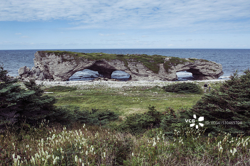 加拿大纽芬兰天然桥州立公园的巨大拱门图片素材