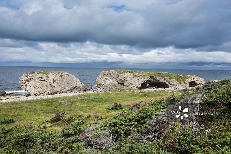 加拿大纽芬兰天然桥州立公园的巨大拱门图片素材