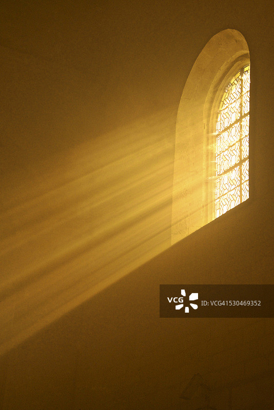 法国普罗旺斯阿尔勒圣奥诺拉教堂内部，可追溯至12世纪图片素材