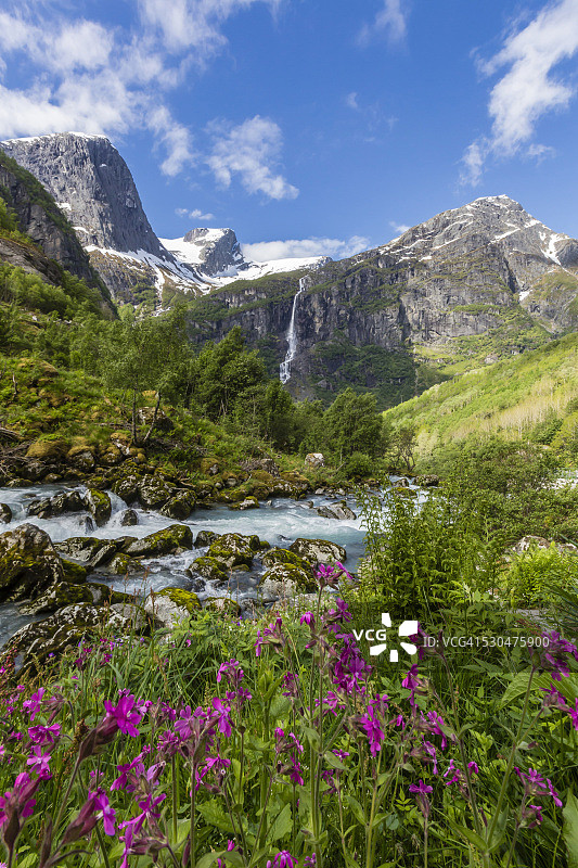 挪威奥尔登河流水如丝般柔滑图片素材