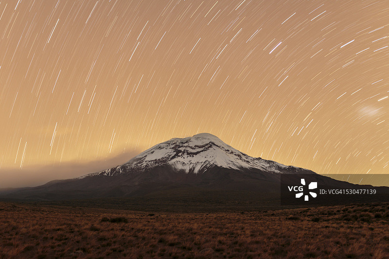 钦博拉索山的星迹图片素材