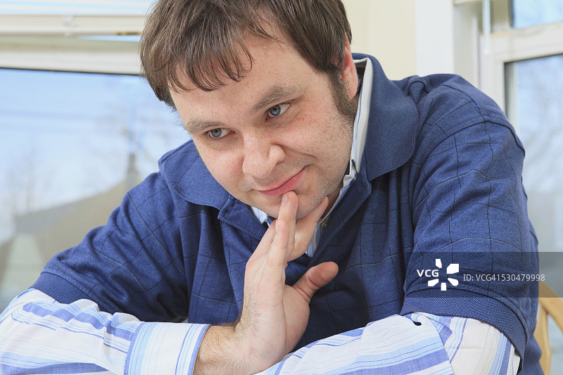 思考中的阿斯伯格综合征患者图片素材