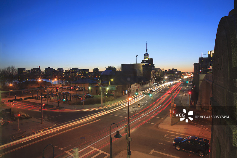 美国马萨诸塞州波士顿科学博物馆附近的勒韦雷特环岛夜景图片素材