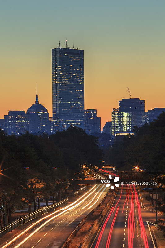 美国马萨诸塞州波士顿的Storrow Drive黎明景色图片素材