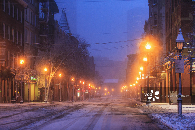 美国马萨诸塞州波士顿萨福克县暴风雪后的汉诺威街景图片素材