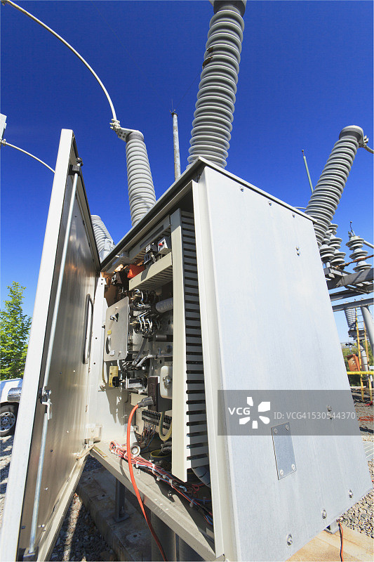 美国马萨诸塞州布伦特里高压配电站的仪器仪表和监控单元图片素材