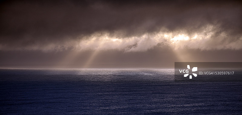 水面上的阳光图片素材