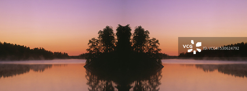 加拿大安大略省奔流河省立公园的犬牙湖图片素材