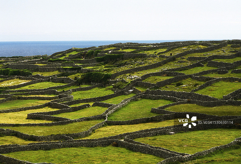 伊尼希尔岛上的石墙图片素材