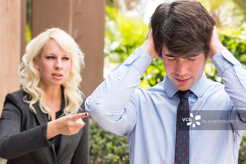 她非常生气图片素材