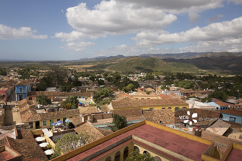 从塔上俯瞰古巴特立尼达图片素材