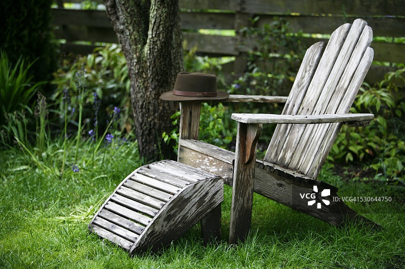 阿迪朗达克椅上的帽子图片素材