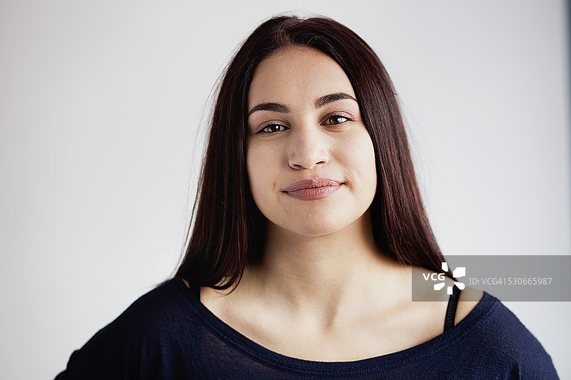 快乐的少女肖像图片素材