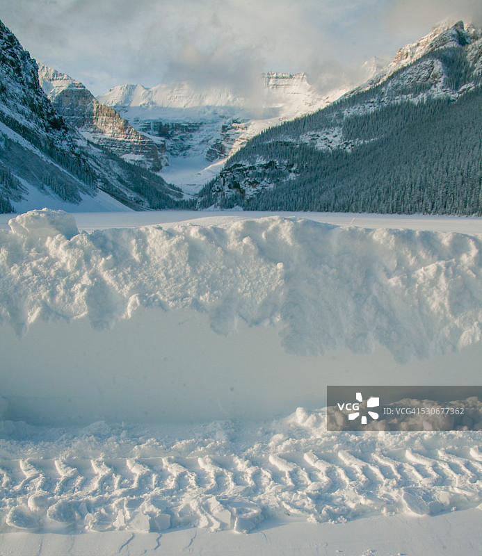 加拿大艾伯塔省班夫国家公园路易斯湖图片素材