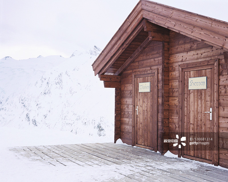 奥地利的偏远户外厕所图片素材