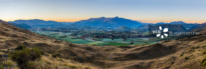 皇后镇科罗内特峰全景图片素材