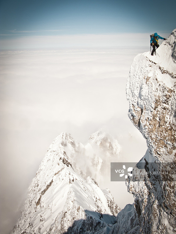 楚格峰顶的登山者，德国图片素材
