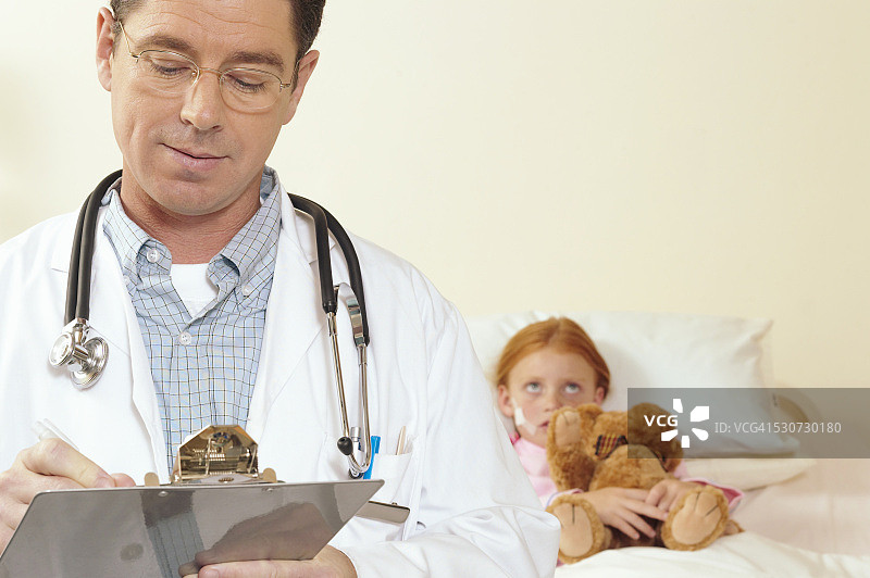 医生和年轻患者图片素材