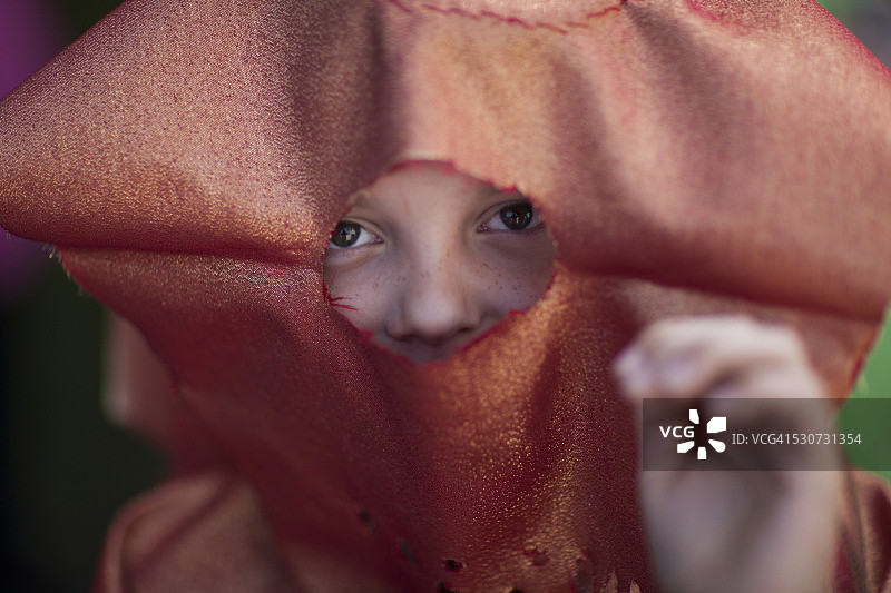 戴着帽子的男孩图片素材