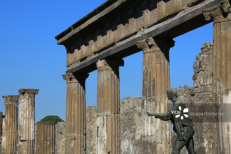 庞贝古城阿波罗神庙的阿波罗雕像图片素材