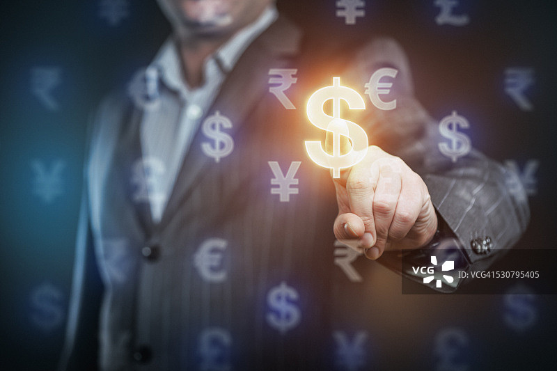 商人按下美元符号图片素材