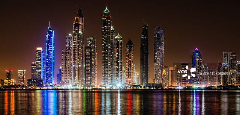 阿拉伯联合酋长国迪拜码头现代摩天大楼图片素材