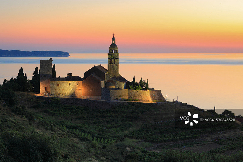 克罗地亚亚得里亚海维斯岛圣尼古拉斯修道院图片素材