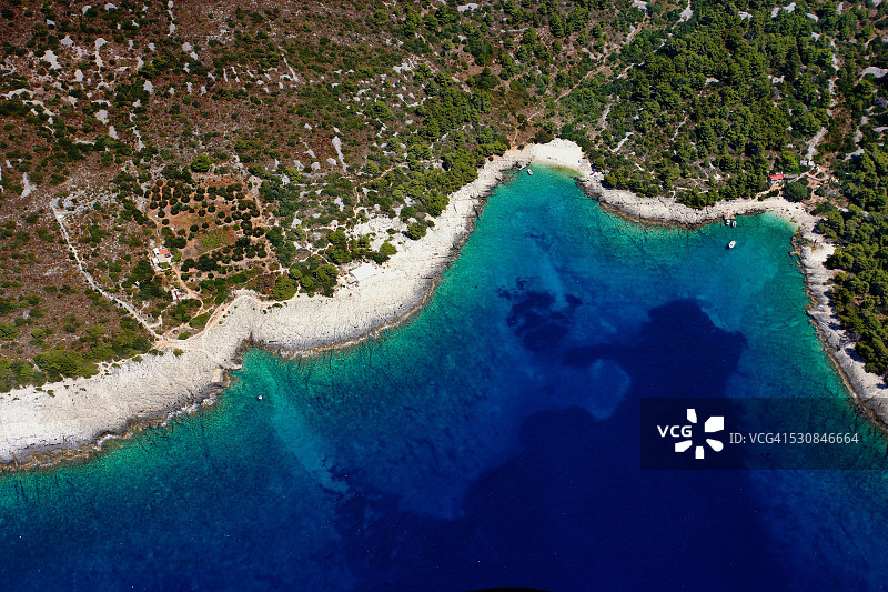 克罗地亚达尔马提亚赫瓦尔岛海岸线航拍景观图片素材