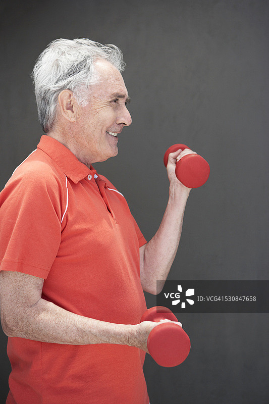 年长的男人举重图片素材
