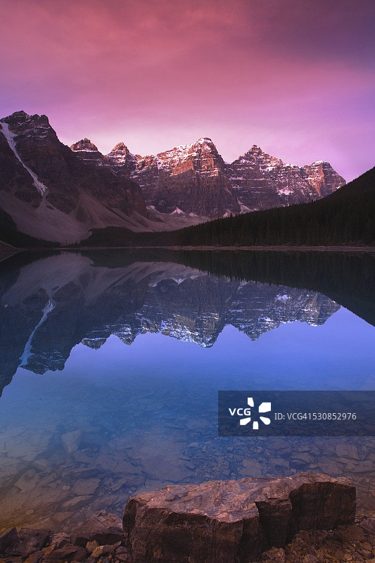 路易斯湖，艾伯塔省，梦莲湖十峰谷图片素材