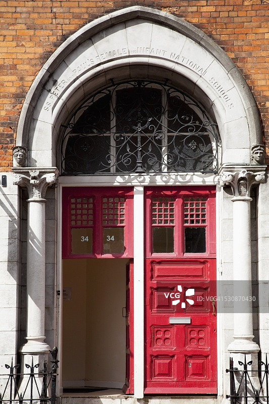 爱尔兰科克市老建筑的门口图片素材