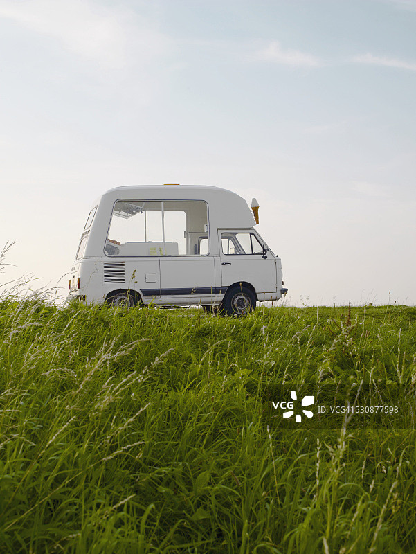 白色冰淇淋车图片素材