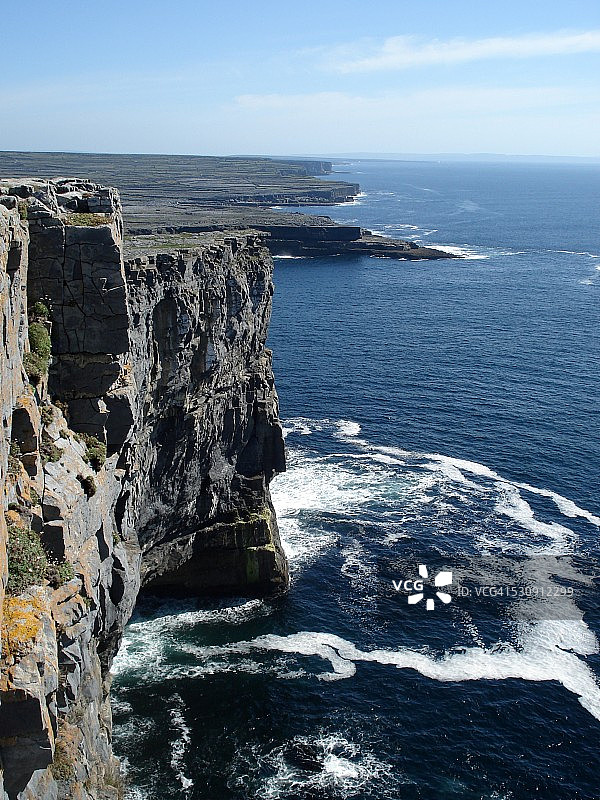 伊尼什莫尔岛的壮丽海岸风光图片素材