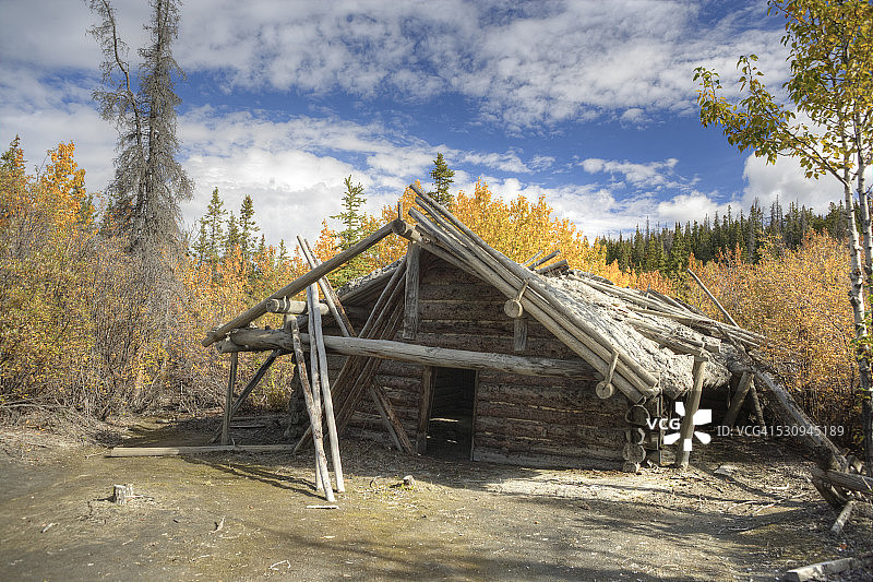 鬼城矿业小镇的腐烂建筑图片素材