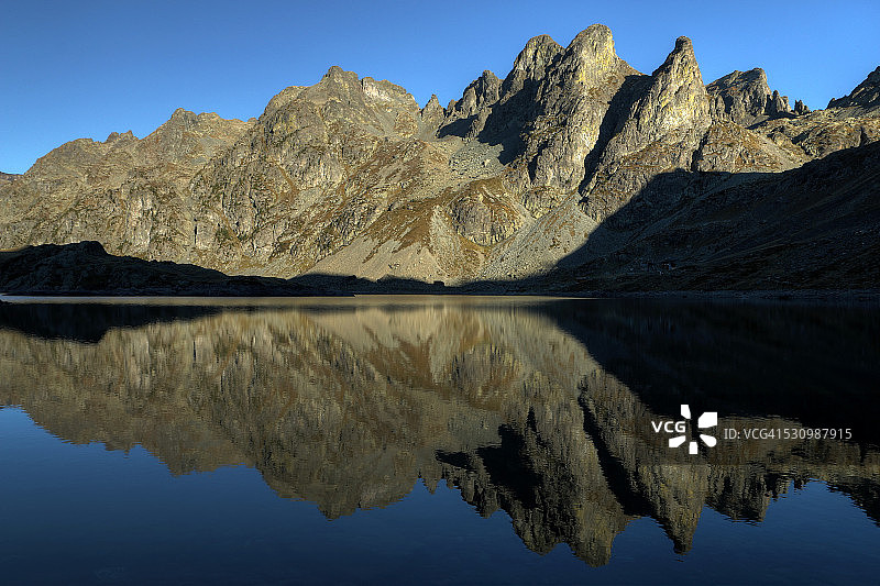 法国阿尔卑斯山贝勒东纳湖图片素材