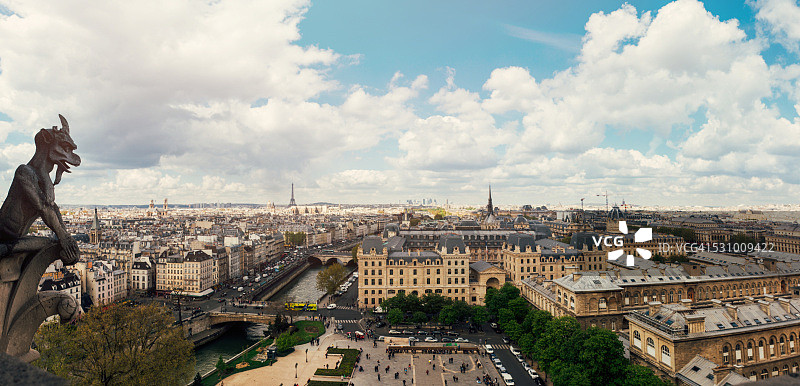 法国巴黎圣母院上的石像鬼图片素材