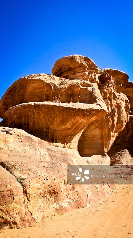 瓦迪拉姆的岩石构造，布尔达岩石桥图片素材