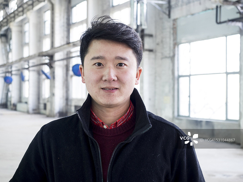 工厂里的亚洲工程师图片素材