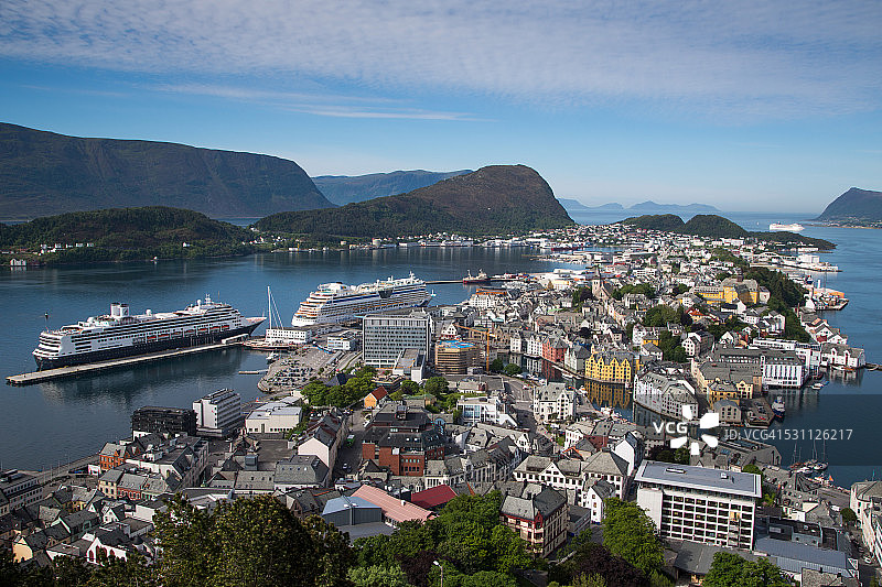从阿克斯拉山 viewpoint 俯瞰城市图片素材