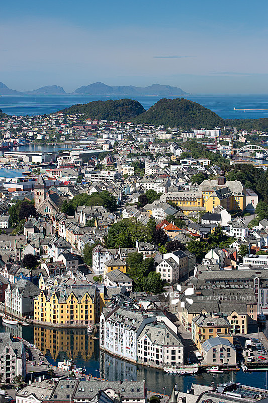 从阿克斯拉山 viewpoint 俯瞰城市图片素材