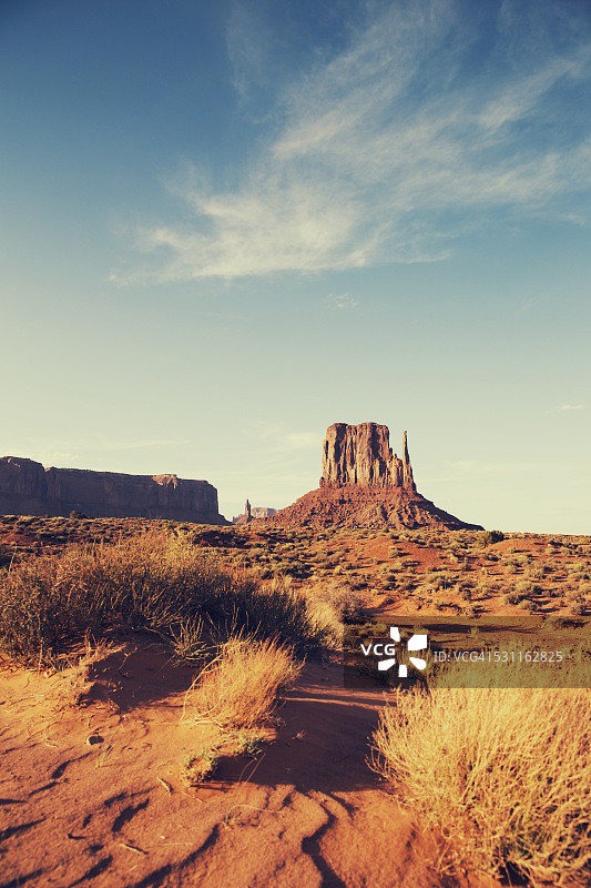 纪念碑谷中西手套峰的著名景色图片素材