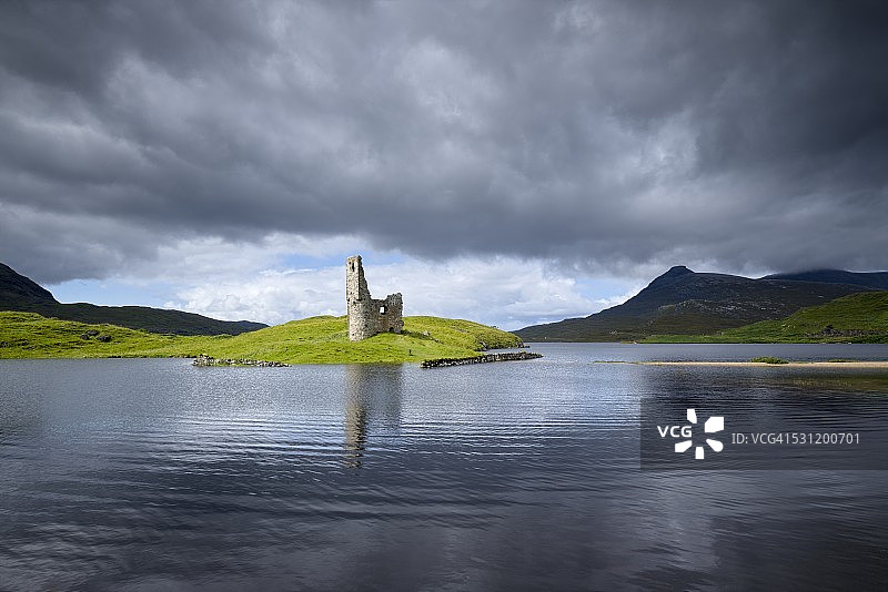 英国苏格兰萨瑟兰阿德弗里克城堡位于阿辛特湖畔图片素材