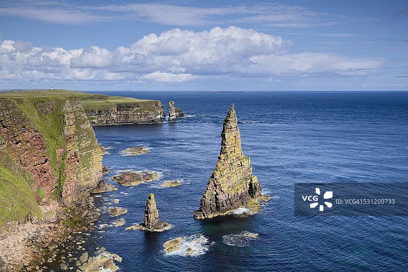 英国苏格兰邓肯斯比角海岸岩石图片素材