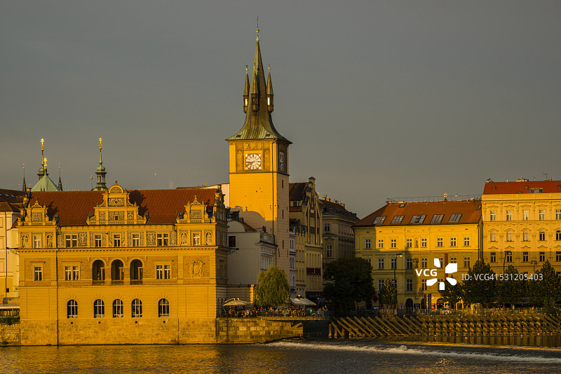 捷克共和国布拉格伏尔塔瓦河畔的贝德里赫·斯美塔那博物馆图片素材