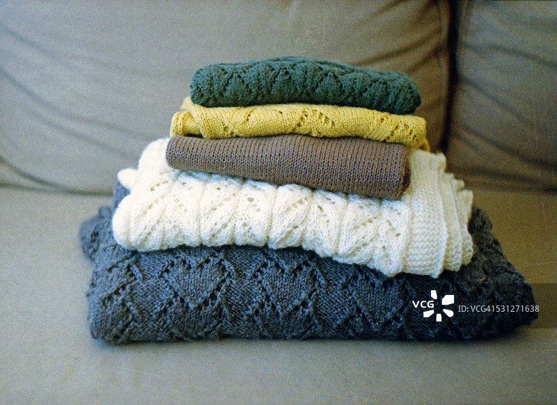 五个已完成的针织项目图片素材